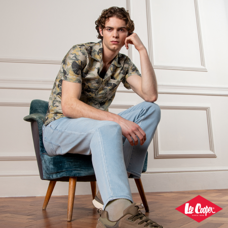 Collection Lee Cooper disponible chez Habits et Métiers – vêtements casual pour homme et femme.